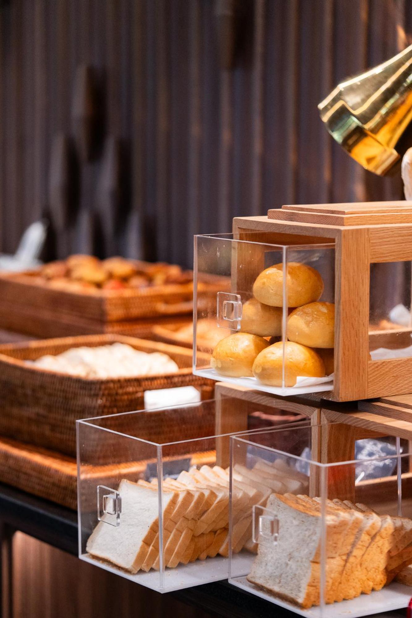 فندق راجح بانكوك المظهر الخارجي الصورة Buns at a buffet