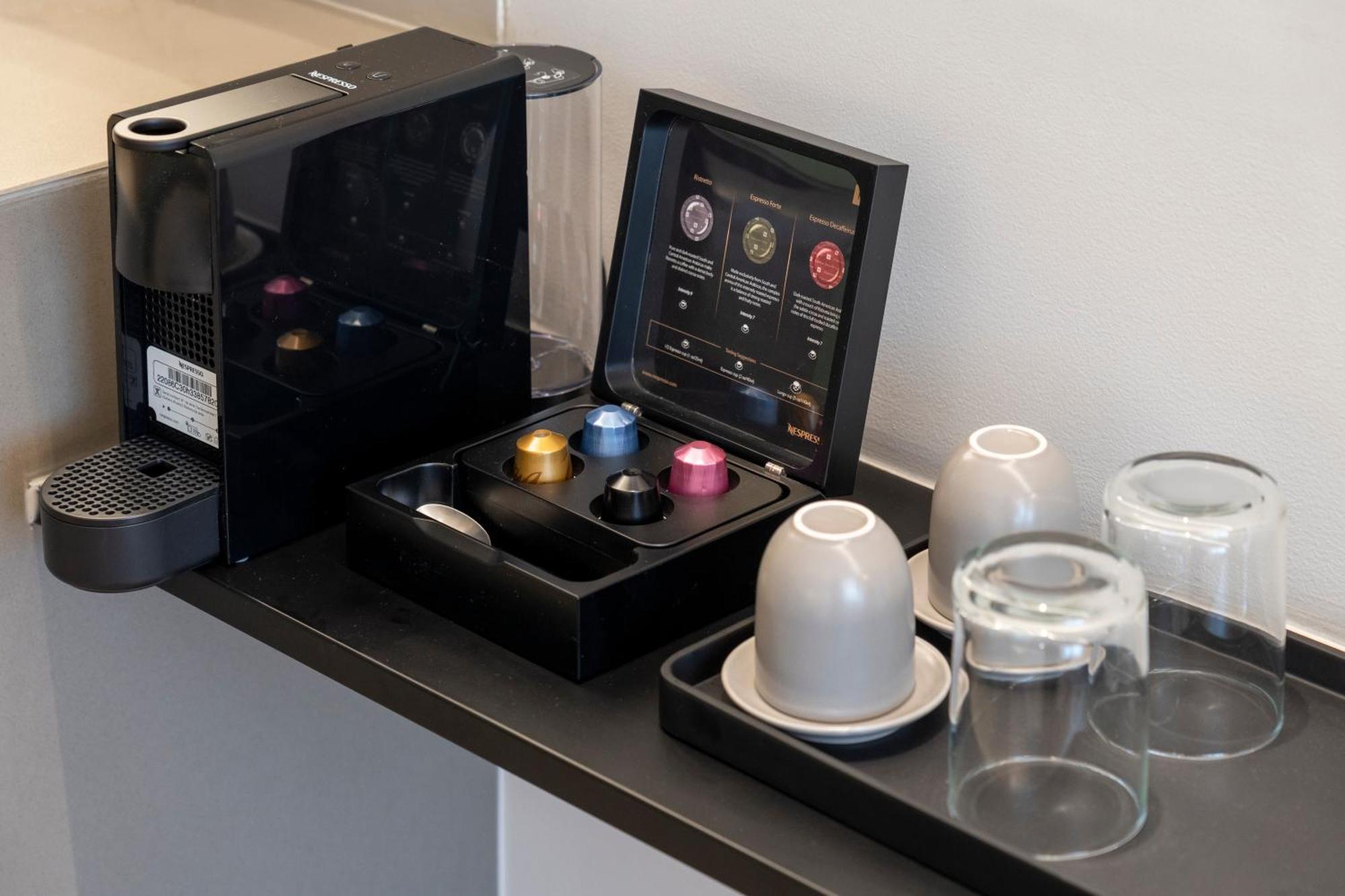 فندق راجح بانكوك المظهر الخارجي الصورة A Nespresso Verismo coffee machine