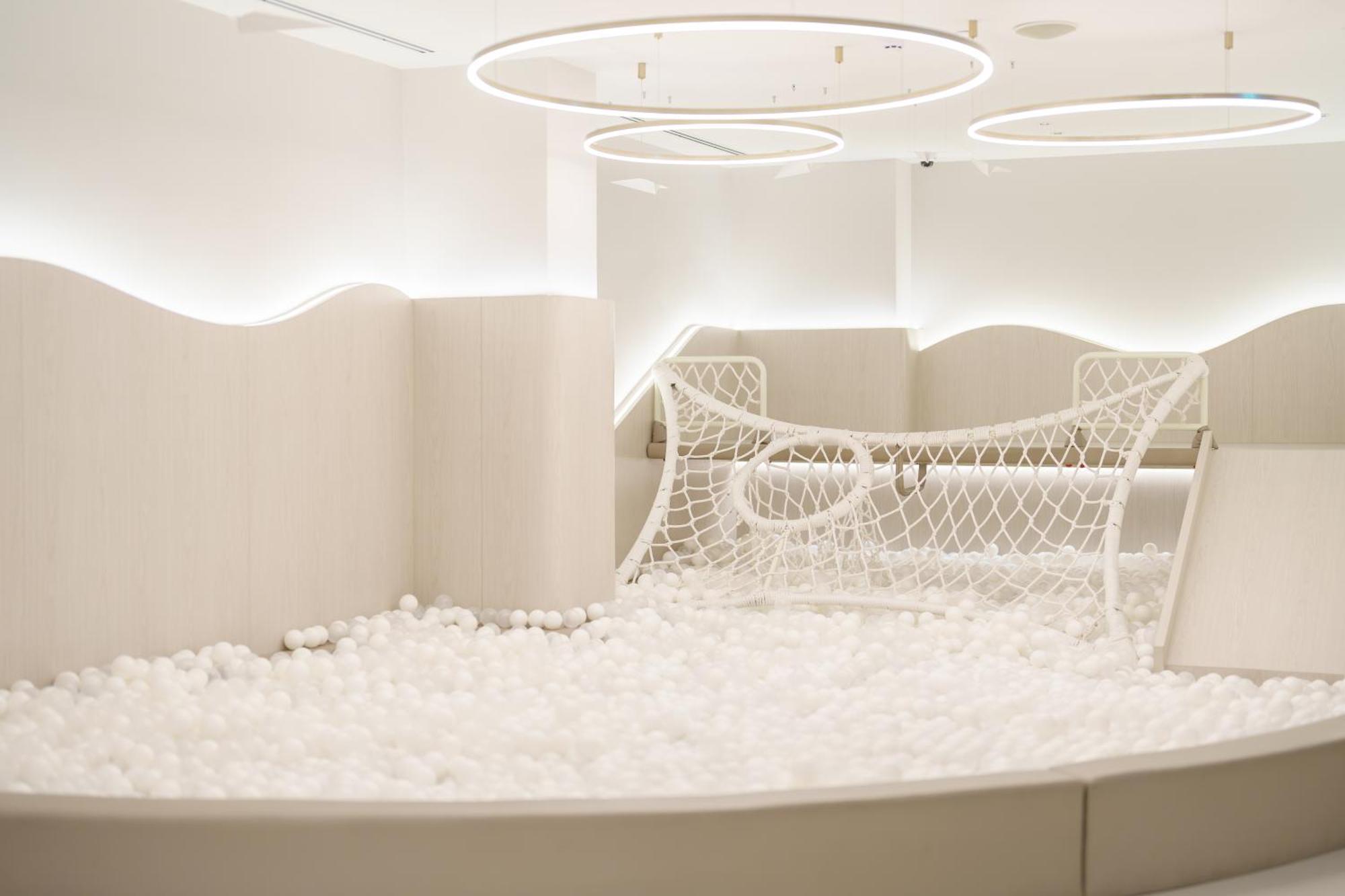 فندق راجح بانكوك المظهر الخارجي الصورة Ball pit at the Children's Museum of the Arts